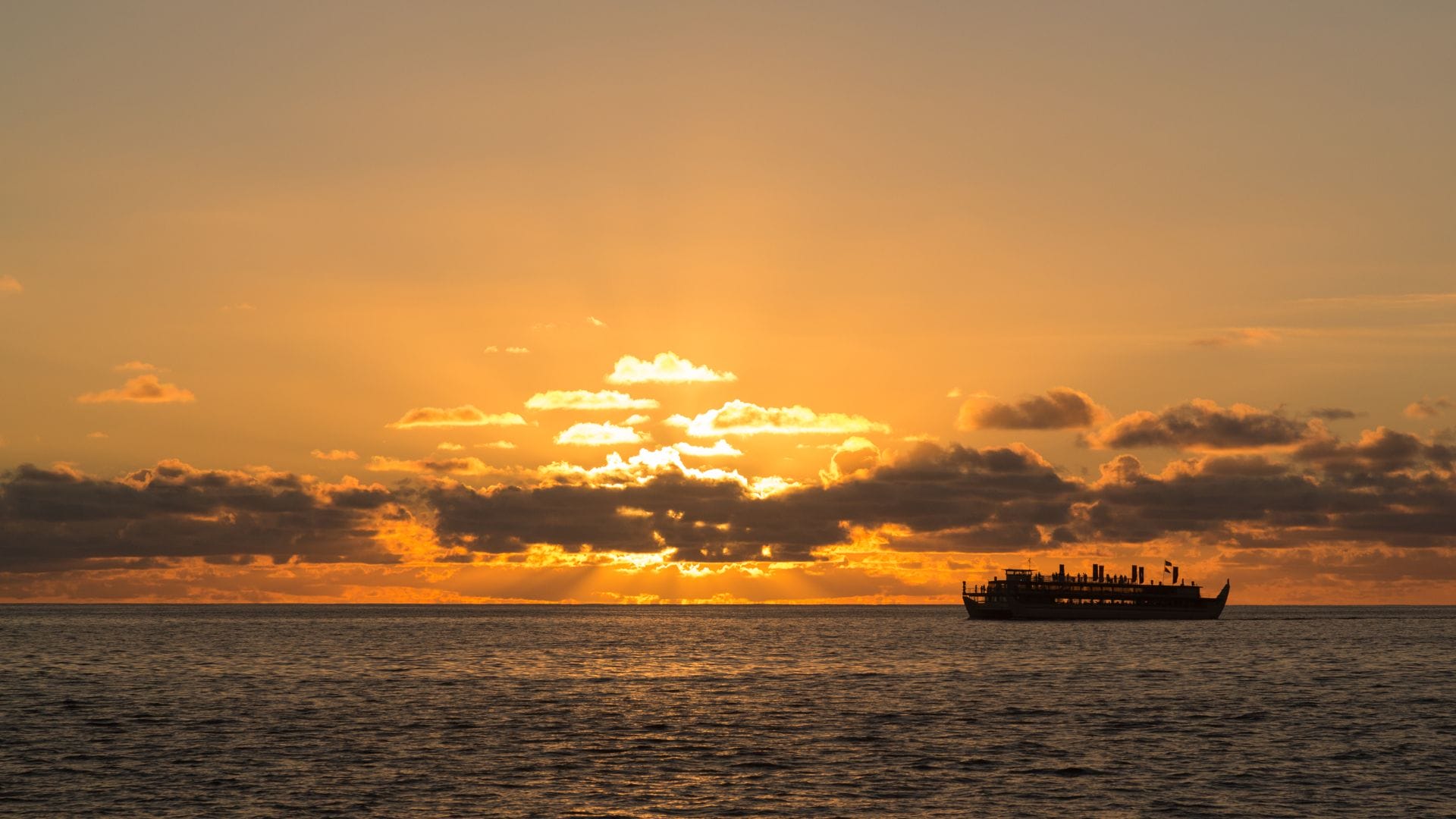 sunset-dinner-cruise-Oahu