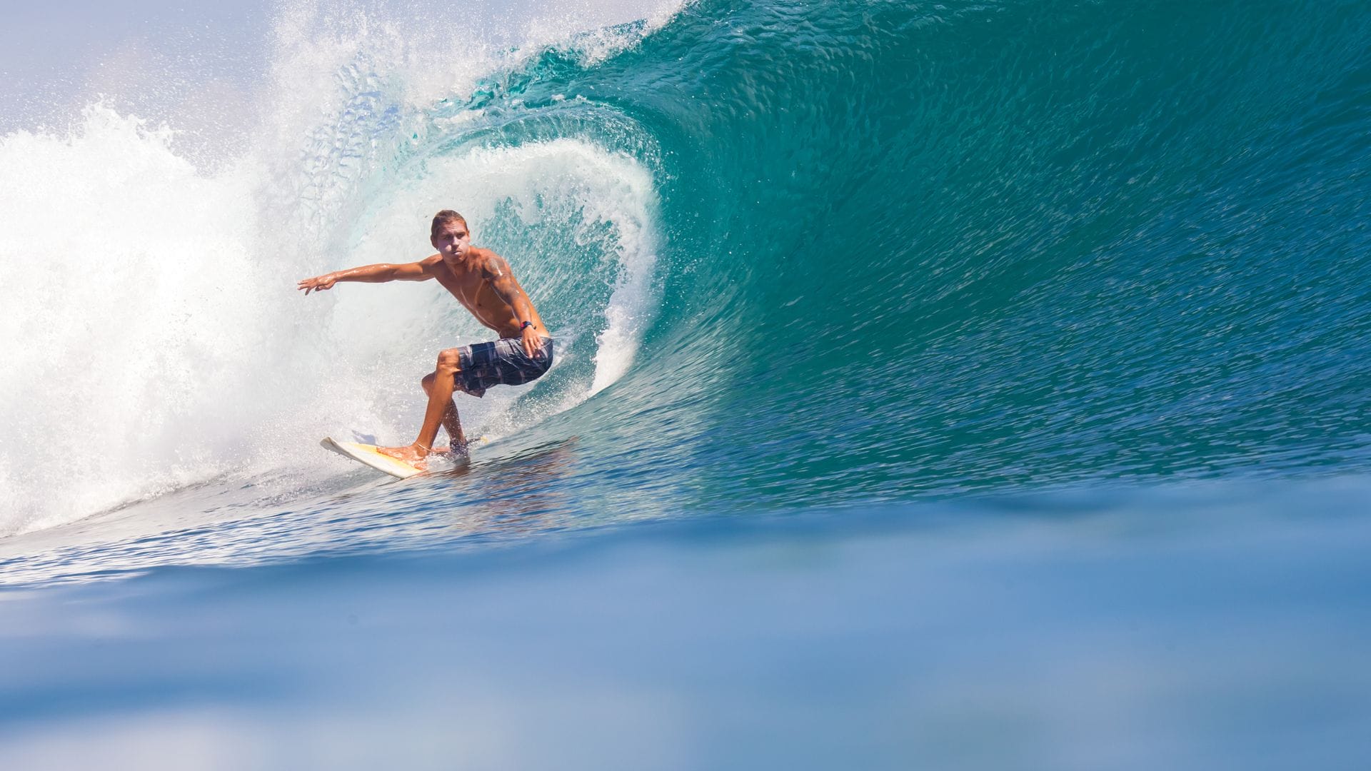 Best surf spots in Hawaii for advanced surfers